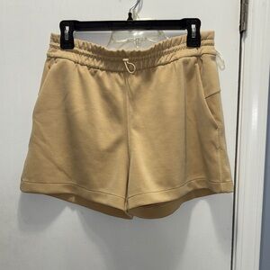 Lululemon soft stream Shorts size 8
